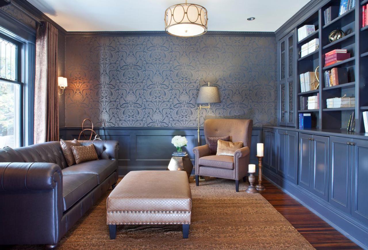 Edwards House Hotel *