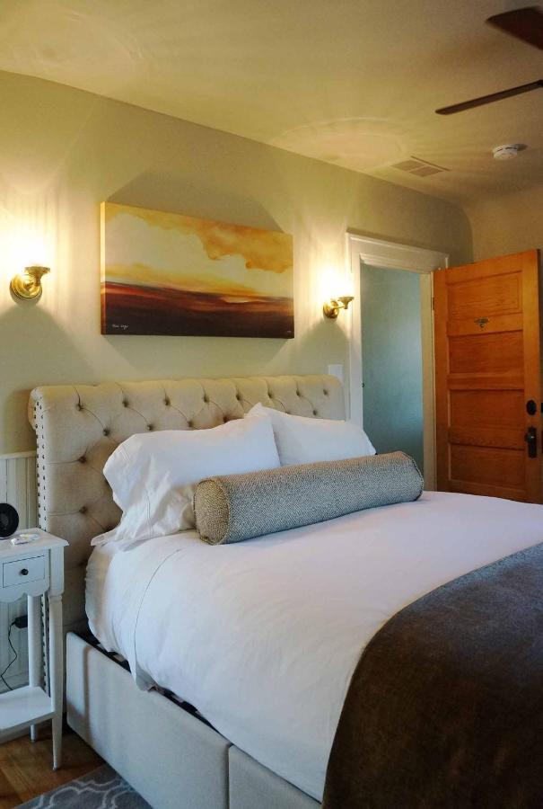 Edwards House Hotel *